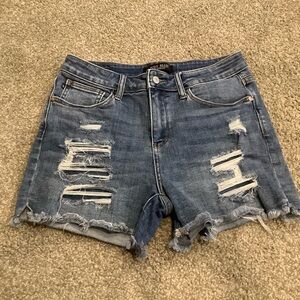 Judy Blue L distressed shorts
